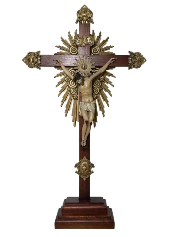 Crucifixo "Redentor" - 57cm - base fixa - Prata ou Dourado